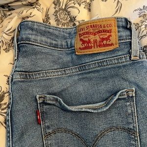 Levi jeans with frayed ankle!